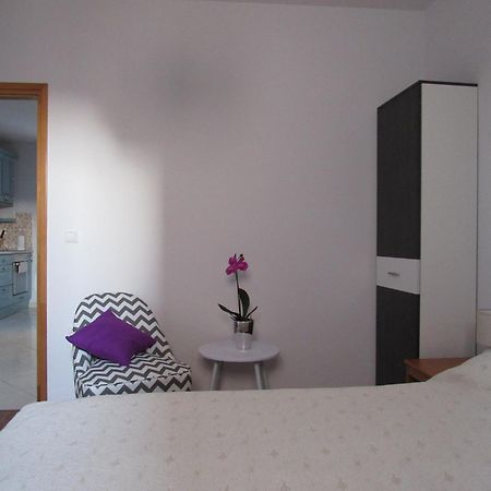 Guest House Klaudija Трогір Екстер'єр фото
