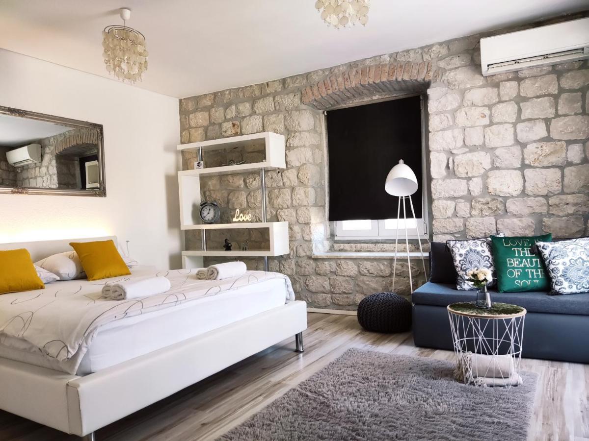 Guest House Klaudija Трогір Екстер'єр фото