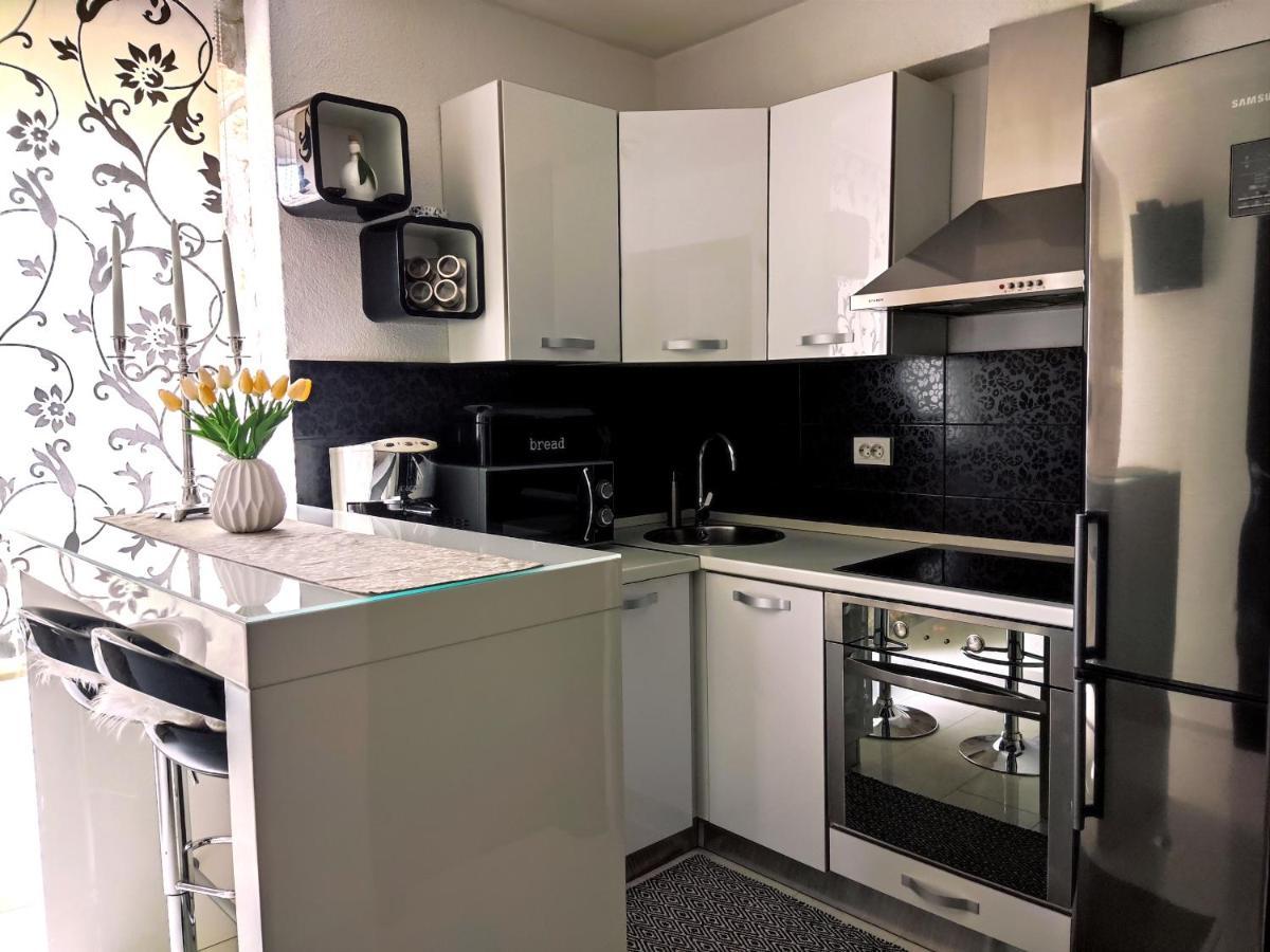 Guest House Klaudija Трогір Екстер'єр фото