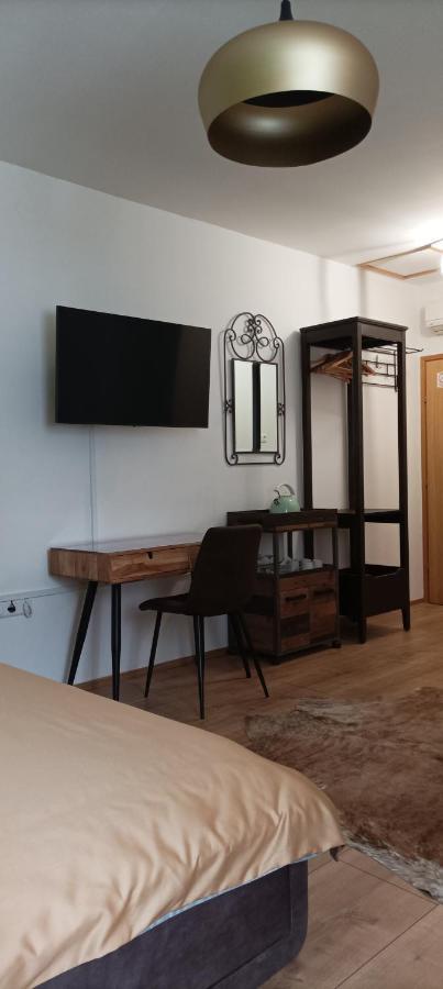 Guest House Klaudija Трогір Екстер'єр фото