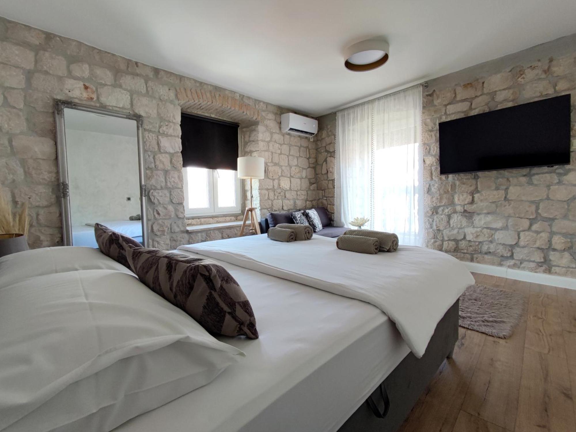 Guest House Klaudija Трогір Екстер'єр фото