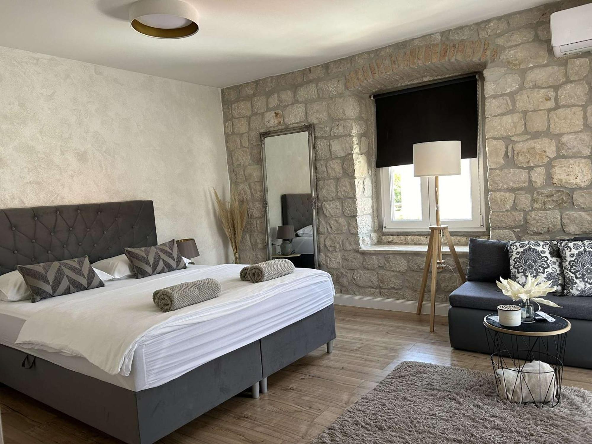 Guest House Klaudija Трогір Екстер'єр фото