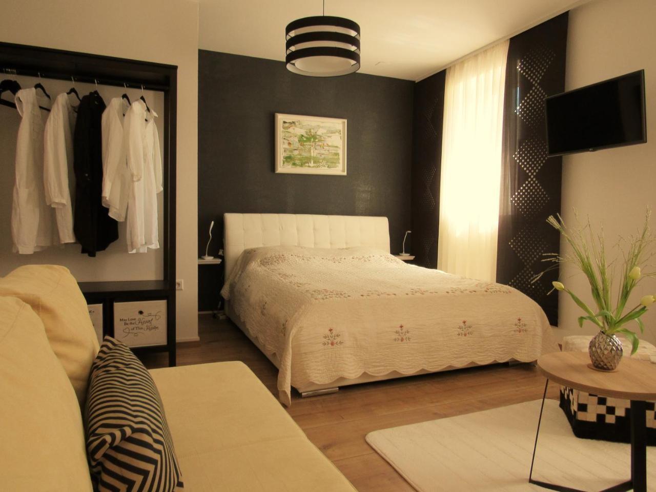 Guest House Klaudija Трогір Екстер'єр фото