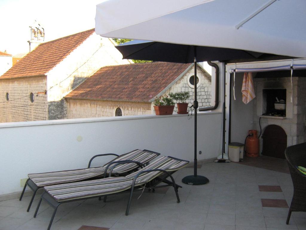 Guest House Klaudija Трогір Екстер'єр фото